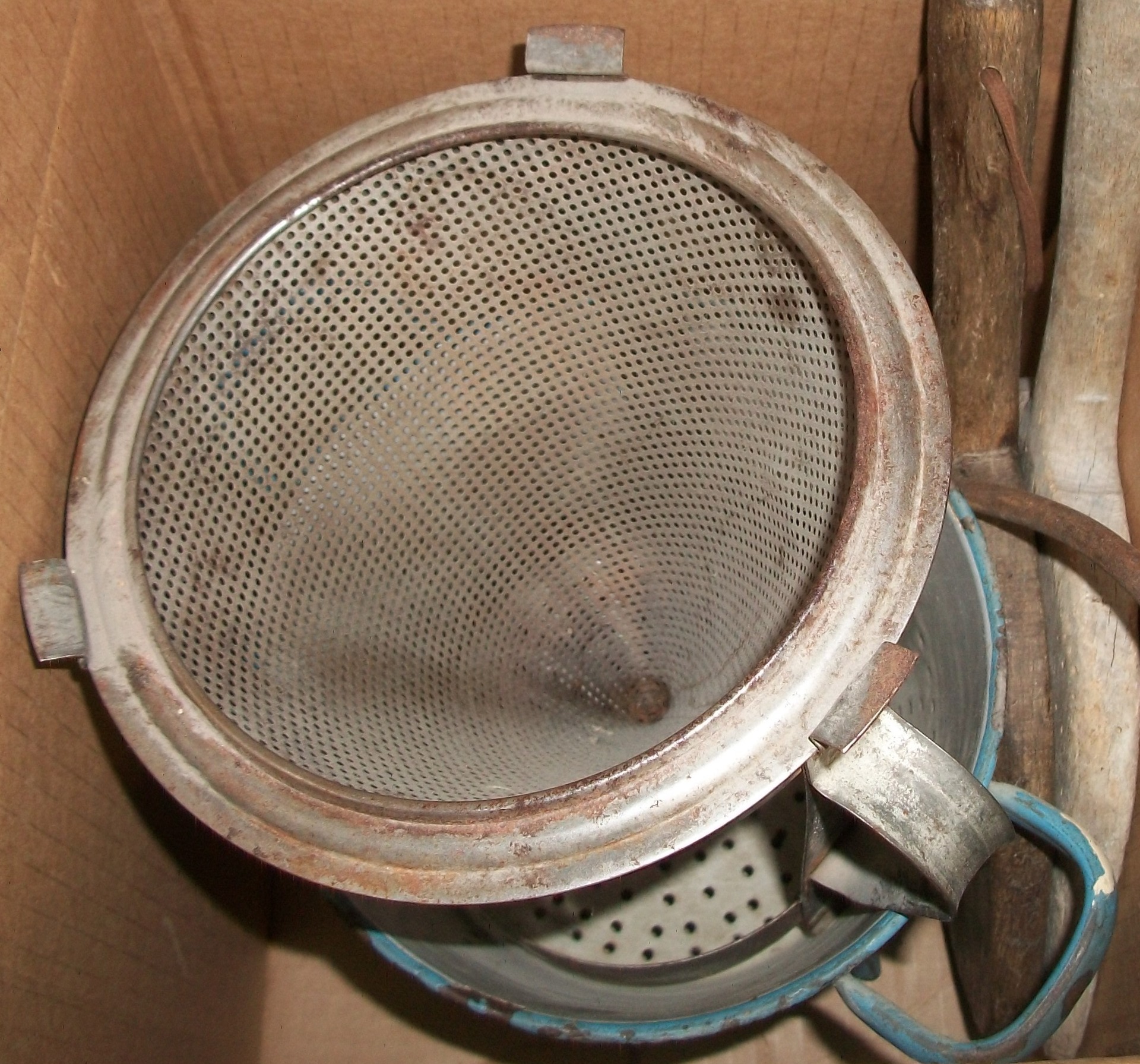 STRAINERS, COLANDERS