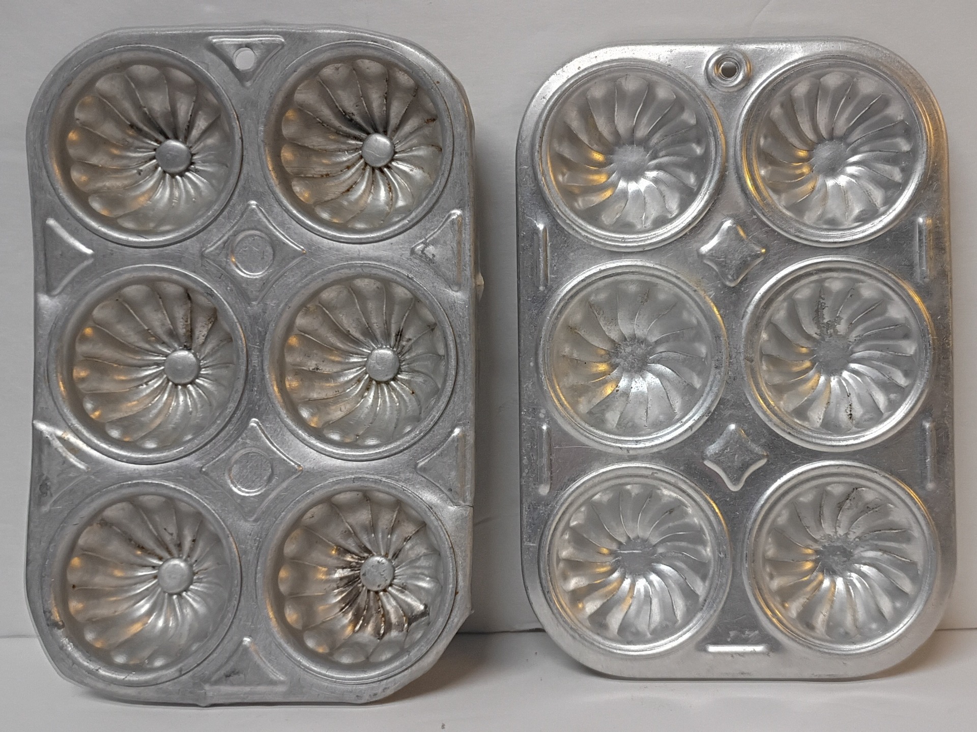 aluminum child swirled starburst mold, 6 cavities - 1 5/8", EKCO 1930-40s; 4" x 6"